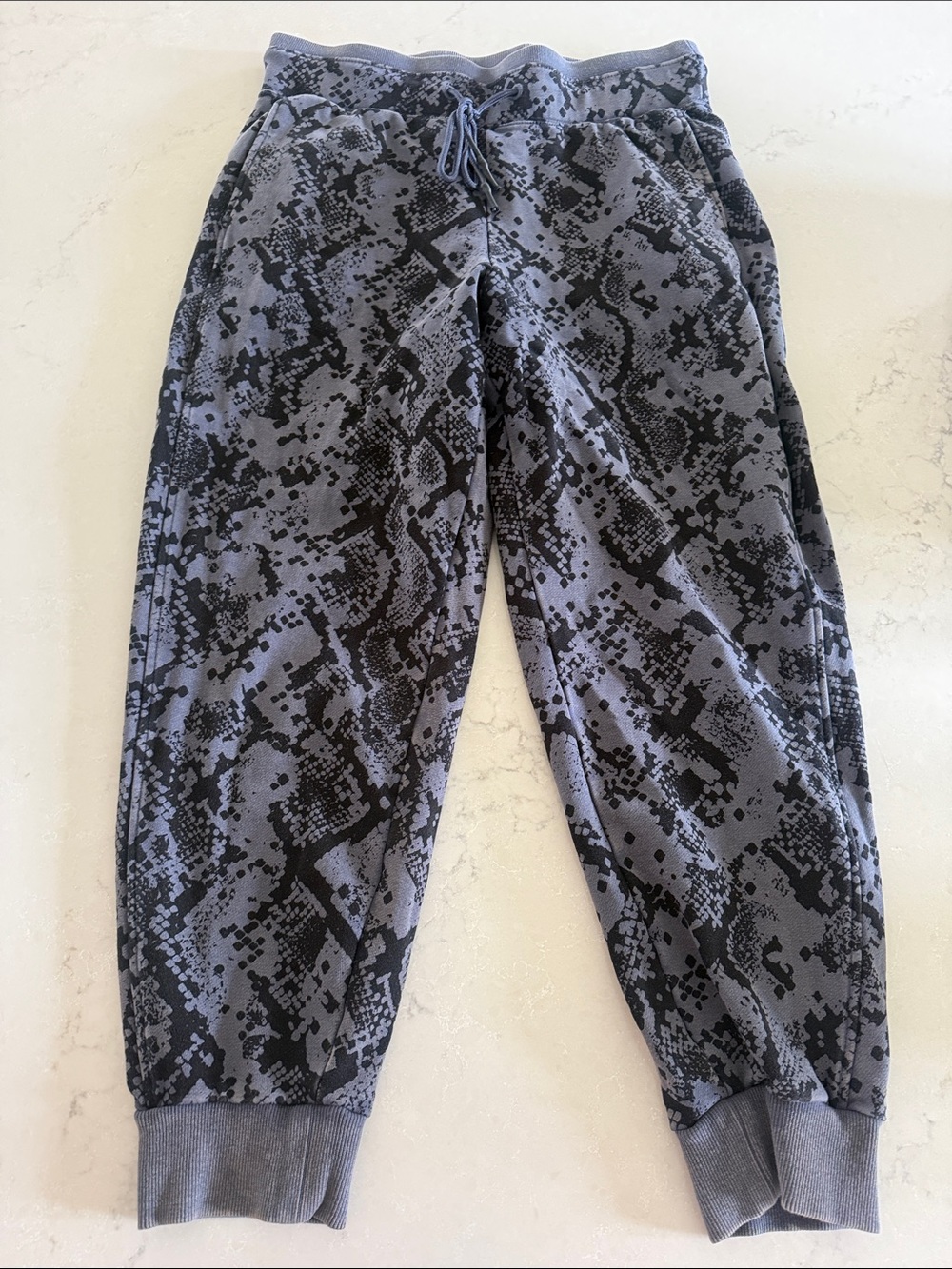 JoyLab Gray & Black Snake-Print Joggers